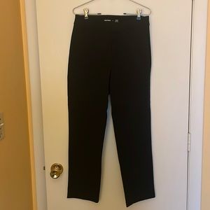 Old Navy High-Rise Pixie. Black. Size 4. NWOT